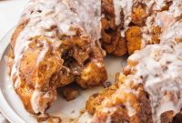 Gooey Caramel Apple Monkey Bread