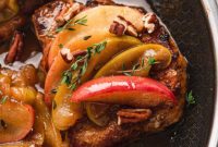 Succulent Pork Chops with Golden Caramelized Apples