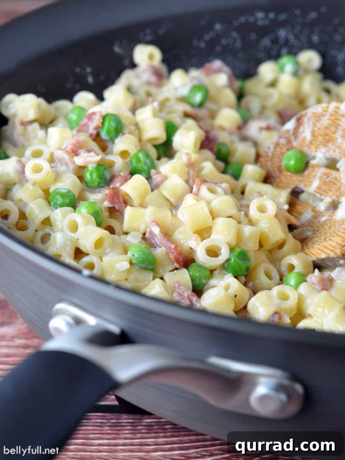 Silky Pasta with Smoked Bacon and Sweet Peas 3 close up creamy pasta with peas and bacon in pan