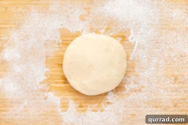 pie crust round of dough on floured work surface