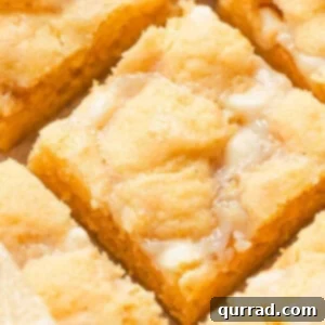 close up lemon gooey bar
