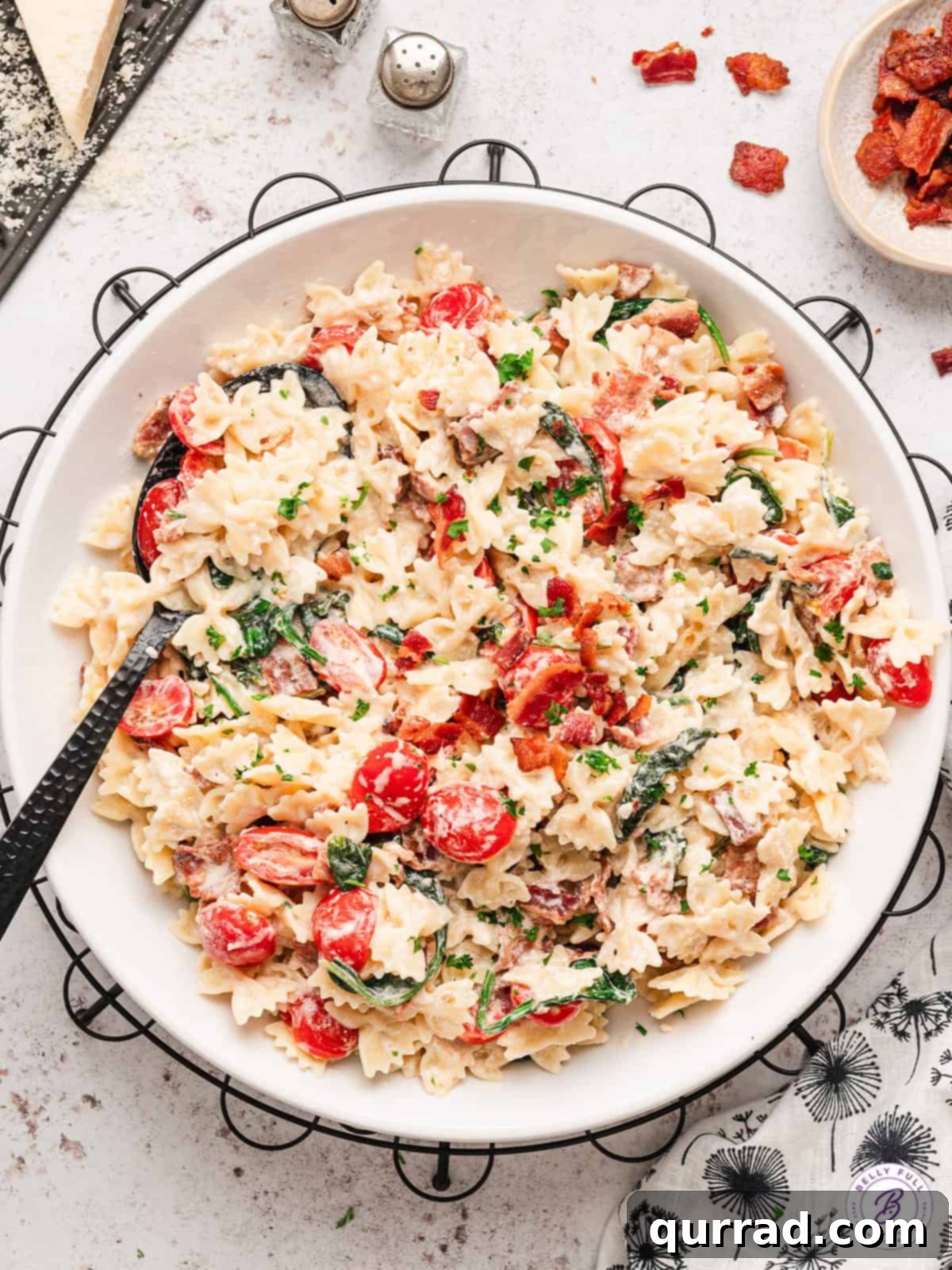 Ultimate BLT Pasta 2 A vibrant and creamy BLT Pasta dish with crispy bacon, cherry tomatoes, and spinach, perfect for a quick weeknight meal.