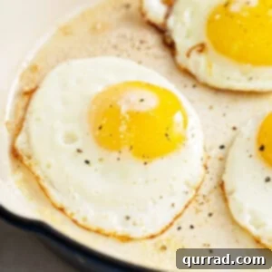 sunny side up fried egg in pan