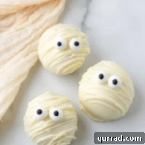 3 Mummy Oreo balls on the table